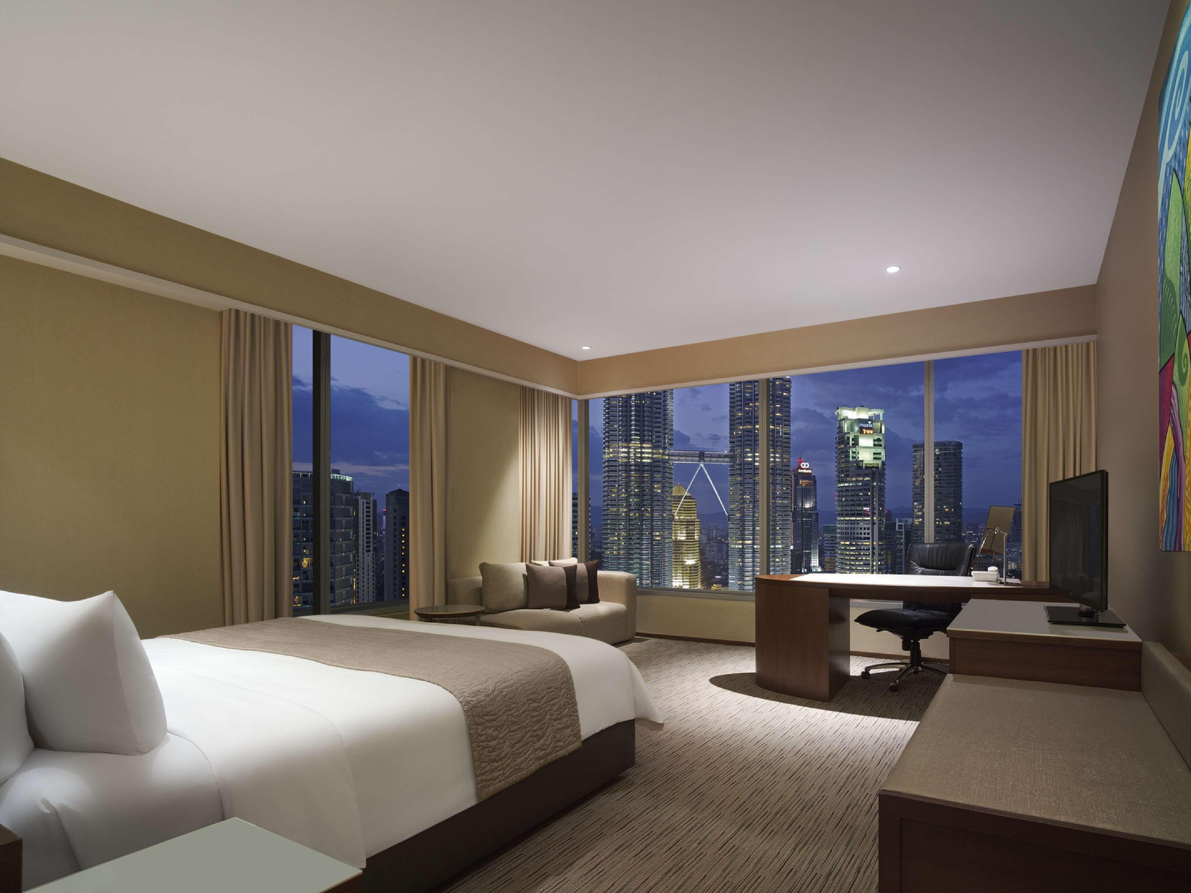 Traders Hotel, 5*
