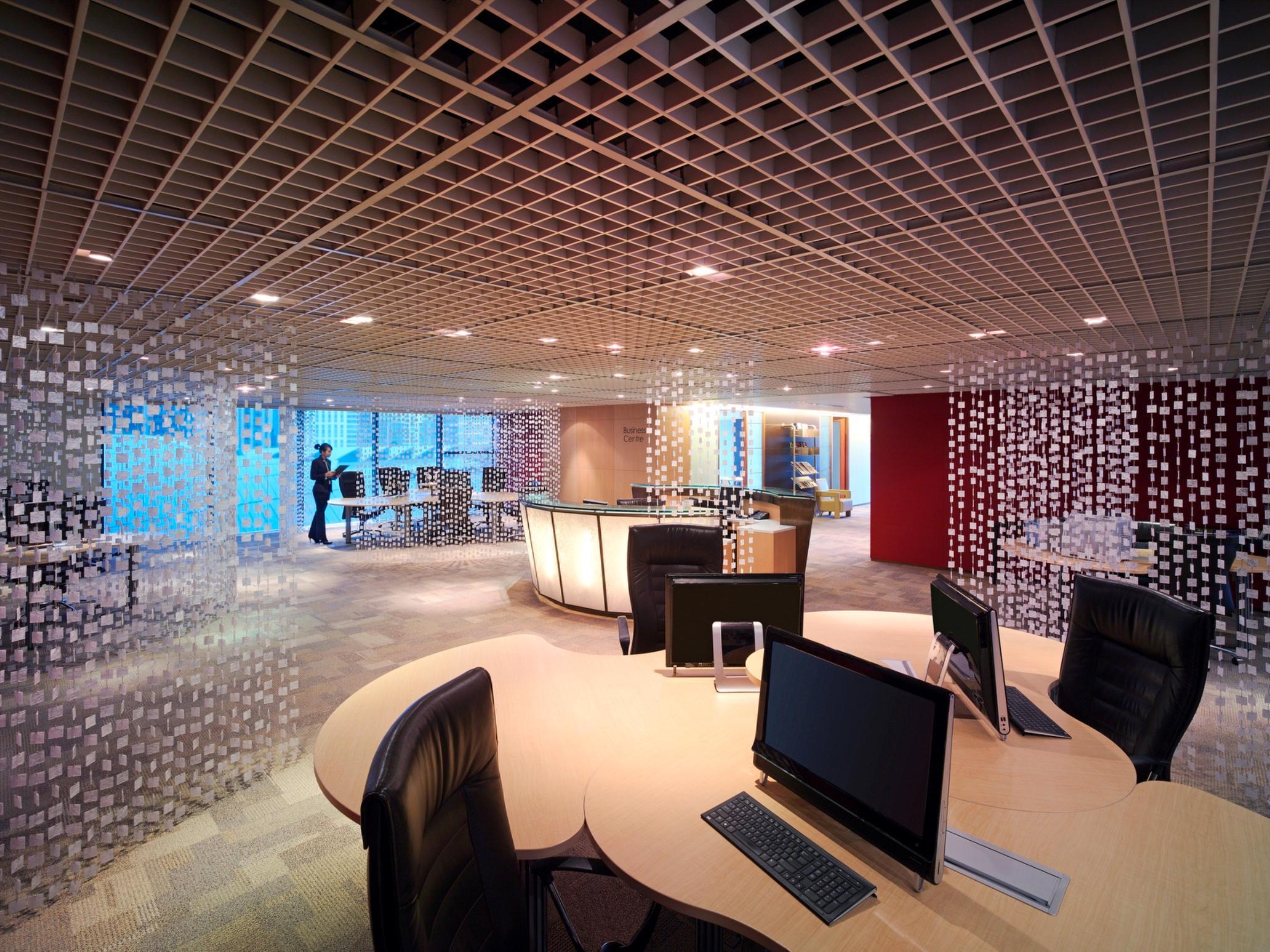 Traders Hotel, Hotel 5*