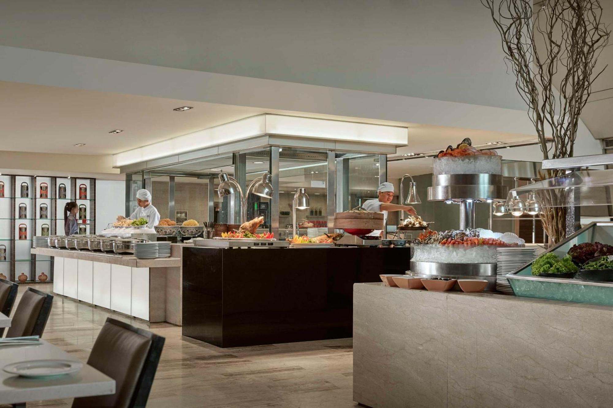 Traders Hotel, Hotel 5*